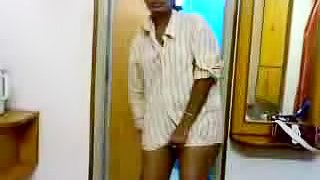 Naughty Indian girl shows her legs in homemade video